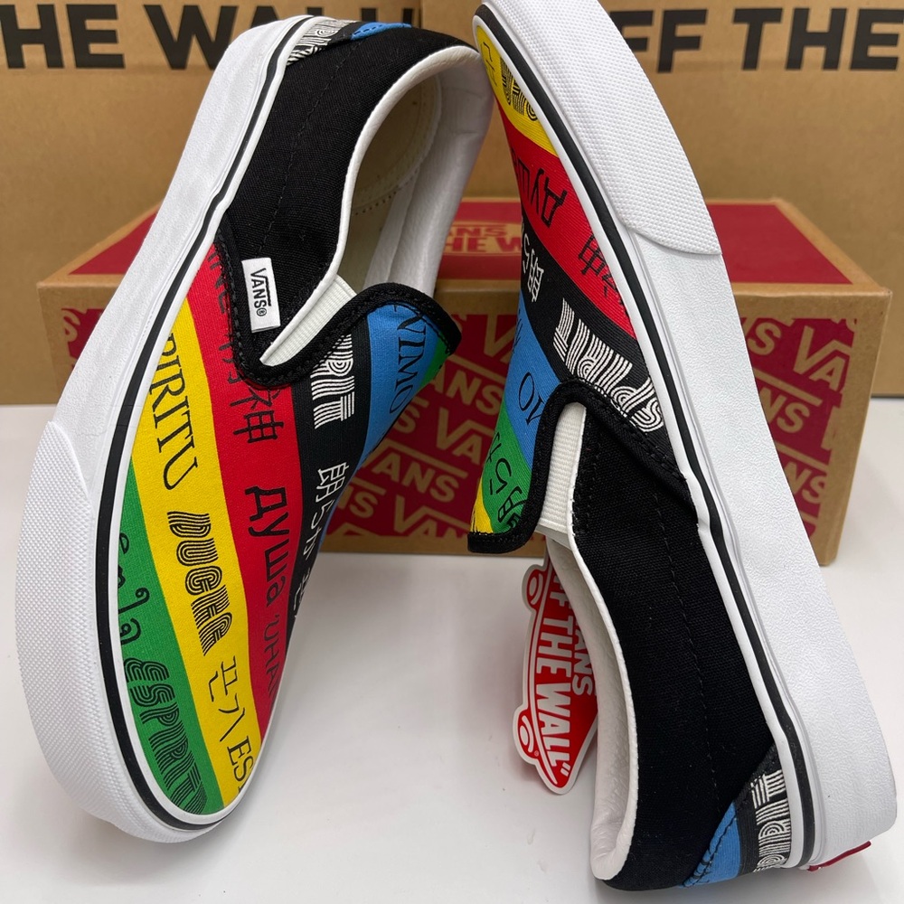 Vans WMNS Classic Slip-On (Vans
Spirit)Multi/True White Sneakers
VN0A4U38WK2 - Picture 12 of 16